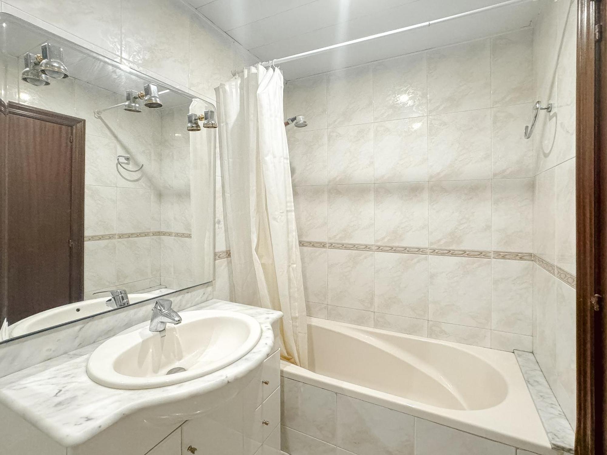 Charming Rooms In Shared Apartment Near Camp Nou Barcelona Exterior foto